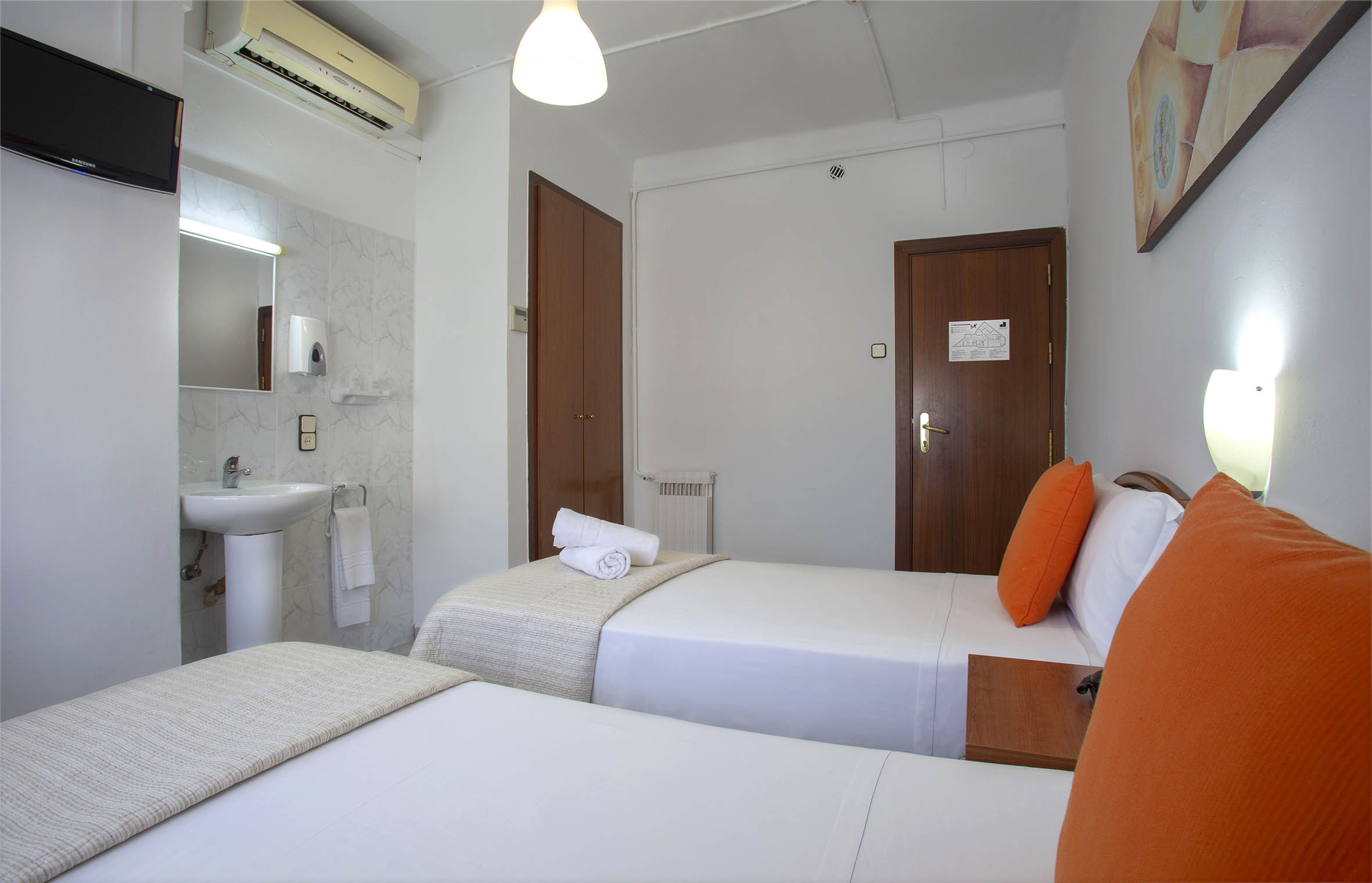 hotel-picture-Habitación Doble Lavabo 2 camas